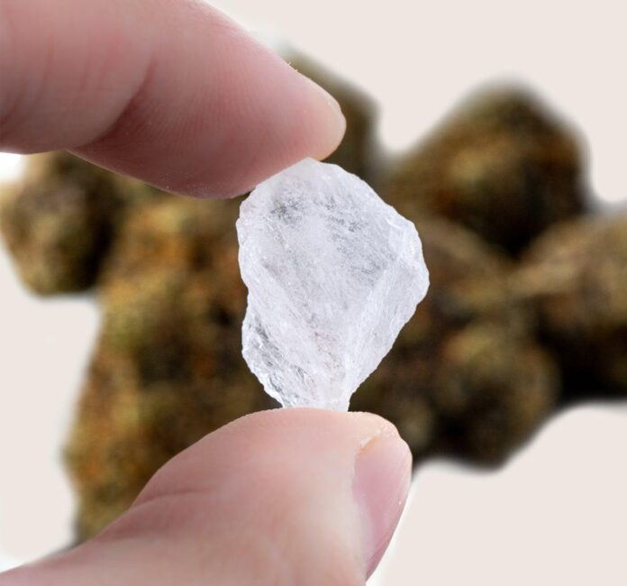 THCA Diamonds vs. Live Resin: A Cannabis Comparison